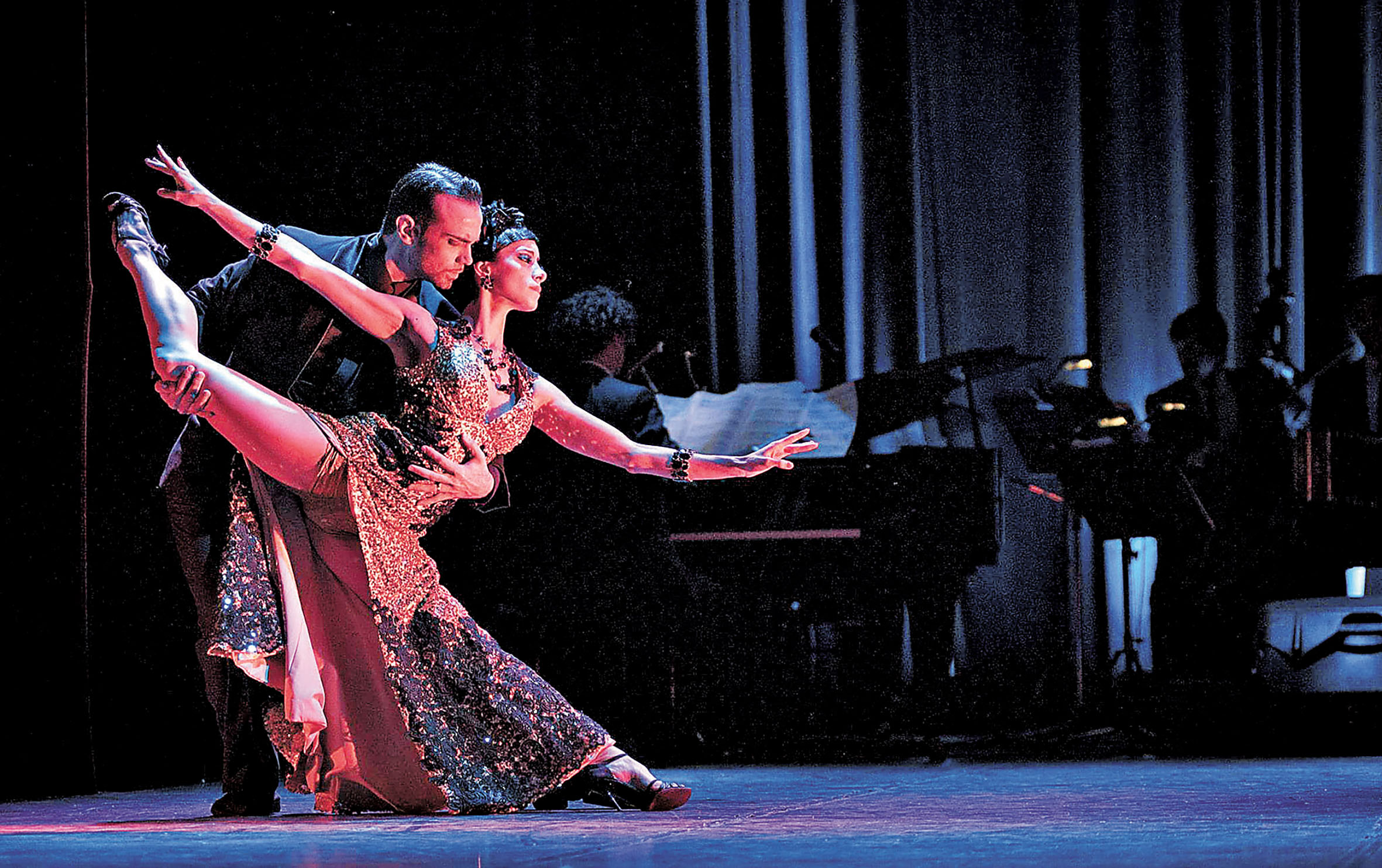 ■華麗的服飾與精湛的舞藝。 政府新聞處供圖