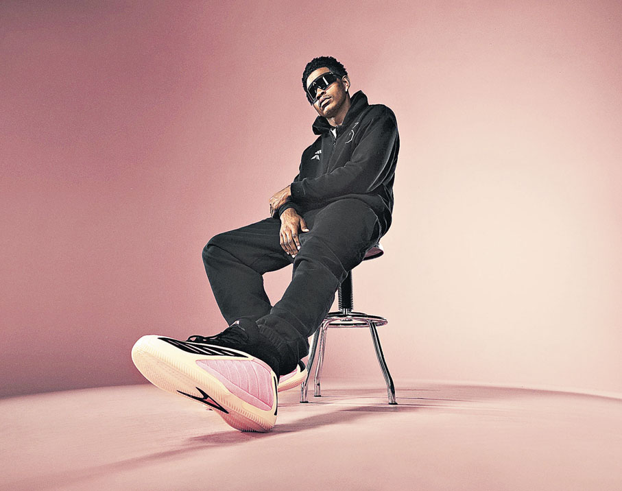 ■安東尼愛華士親自參與球鞋的設計與研發。