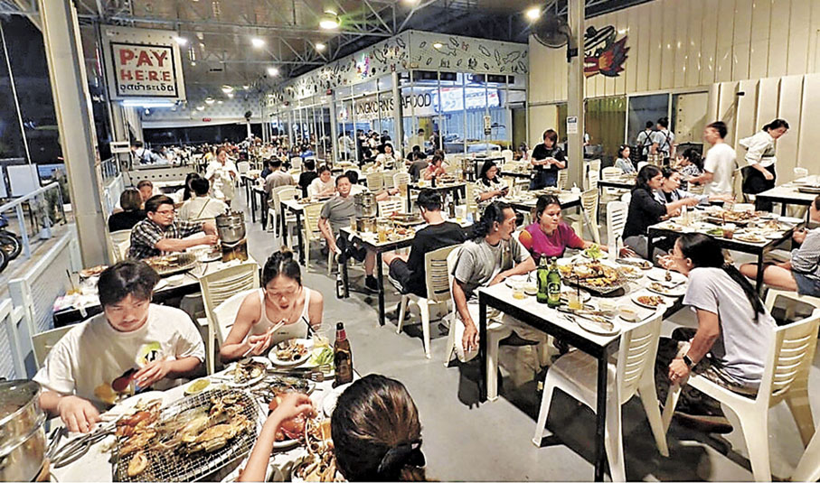 ■曼谷Mungkorn Seafood Buffet 海鮮自助餐不限時。