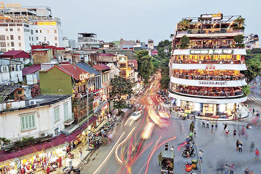 ■河內三十六行街晚間散發另一種城市風貌。