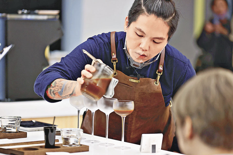 ■新生代咖啡師施展看家本領。