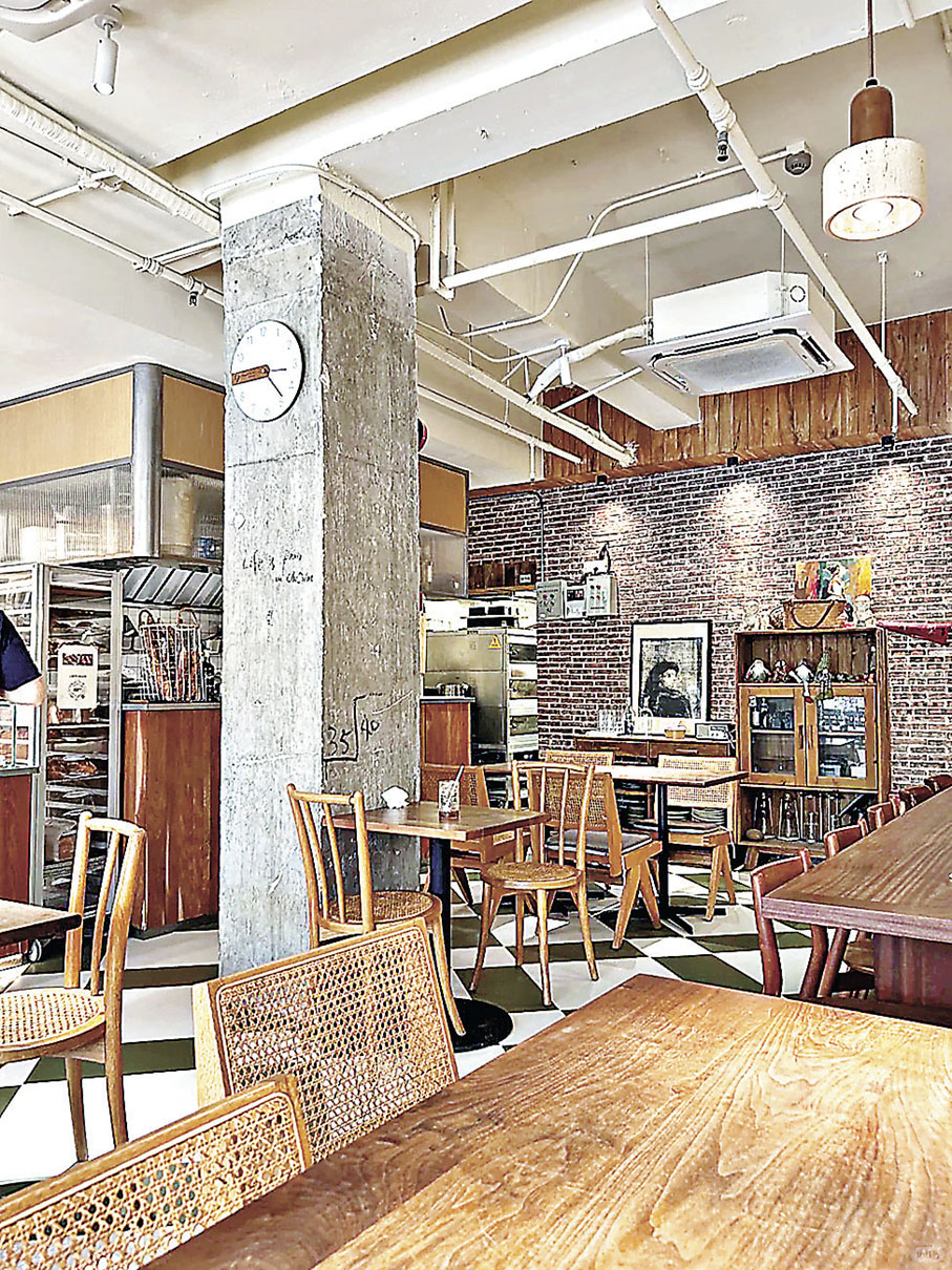 ■店家裝潢走日系休閒風，令人非常愜意。