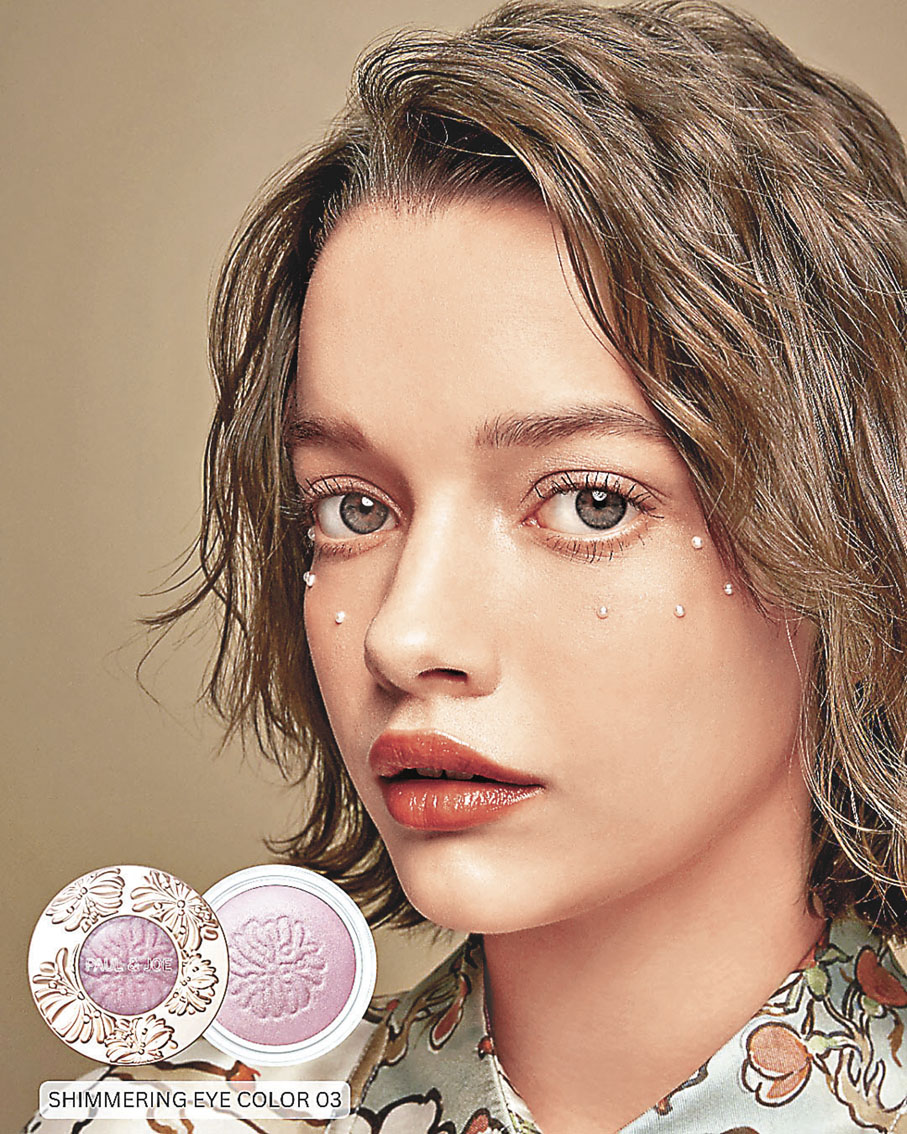 ■閃爍眼影系列，可眼影胭脂兩用。