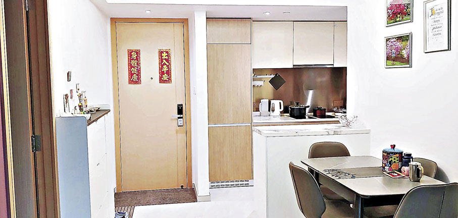 ■開放式廚房設在臨近門口處。