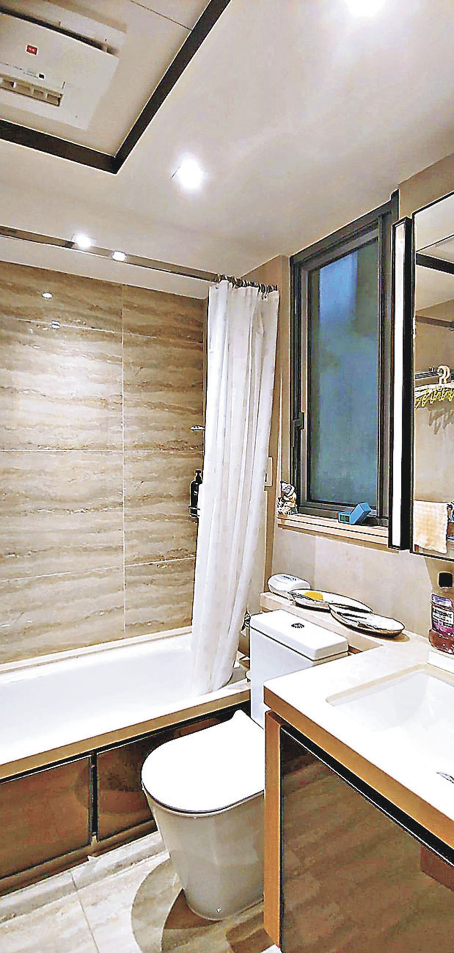 ■浴室採用浴缸。