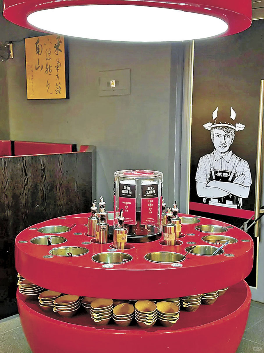 ■就犟提供多種口味醬料。小紅書@是凌凌鴨