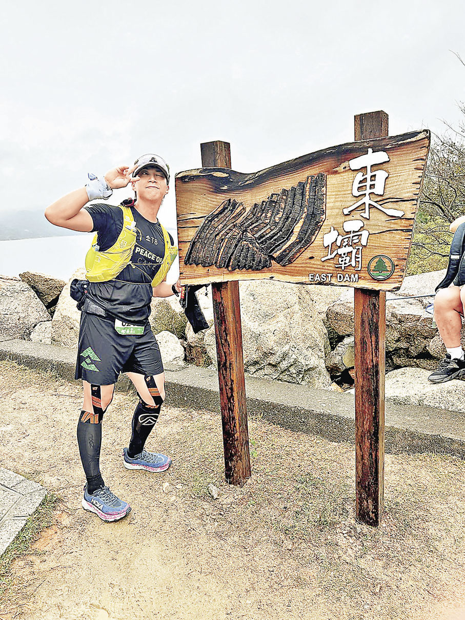 ■坤哥於登山時會選擇較輕身的鞋。 坤哥Ig圖片