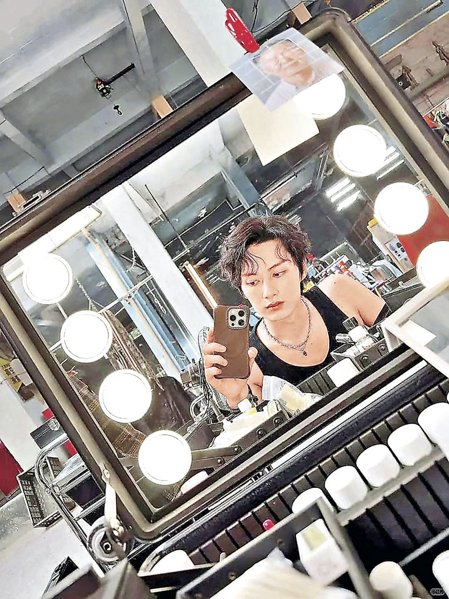 ■SEVENTEEN成員文俊輝都鍾意用CASETiFY。