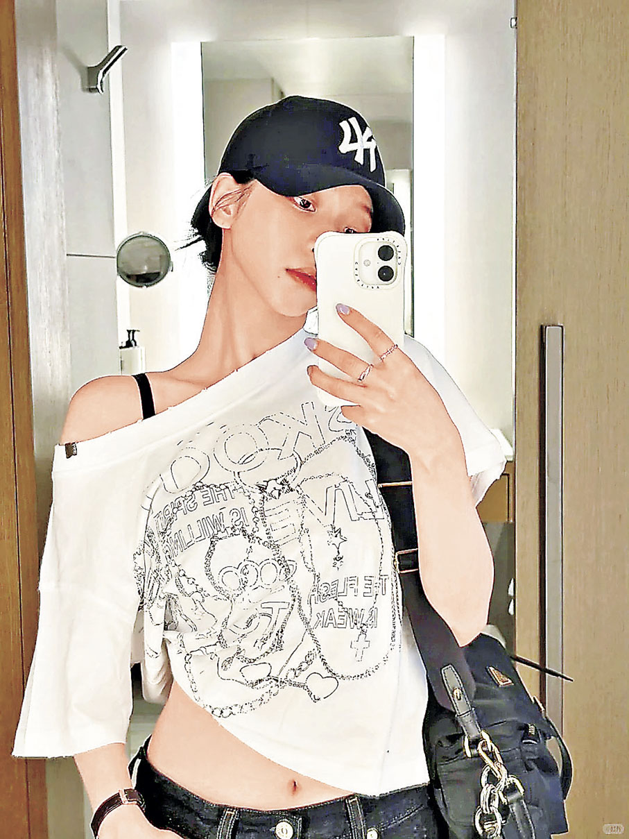 ■aespa成員Karina型格自拍。