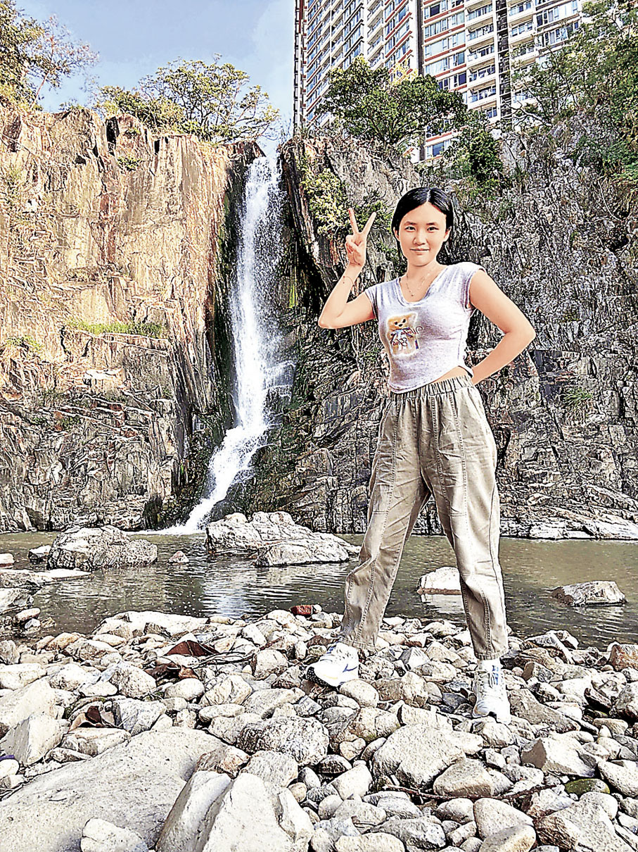 ■瀑布水流不大。