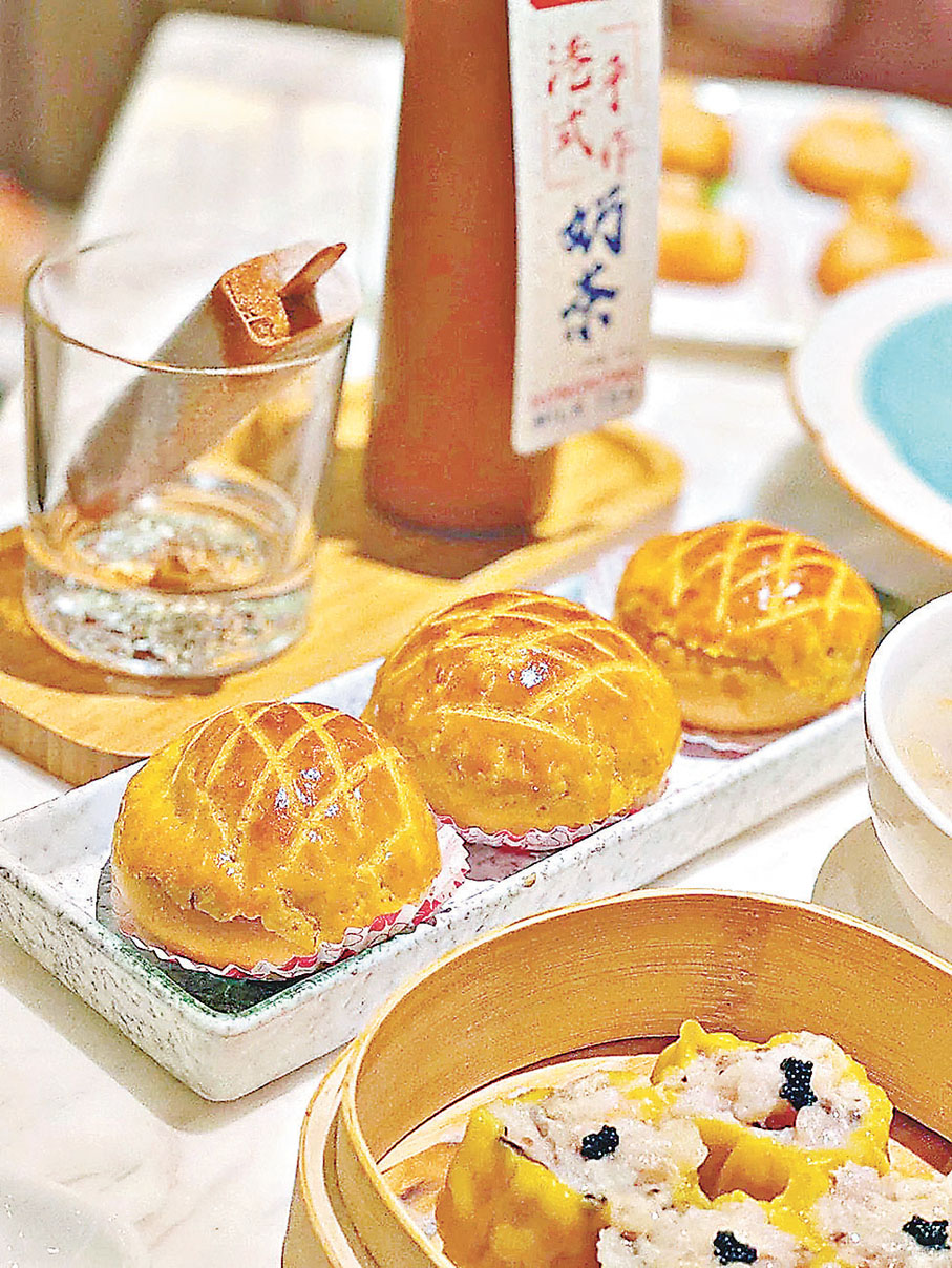 ■酥皮水牛奶菠蘿包甜度適中，一啖爆漿。