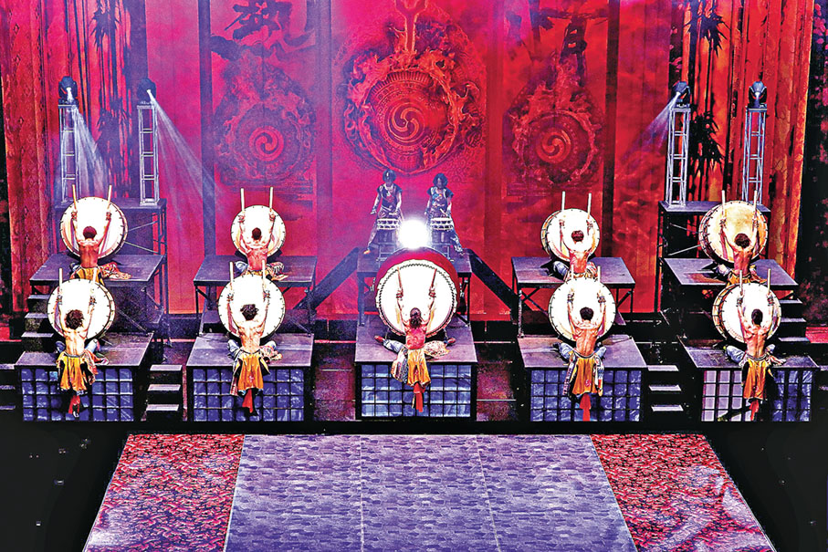 ■絢麗新穎的舞台設計，讓日本傳統樂器在當代文化之中煥發新面貌。  政府新聞處供圖