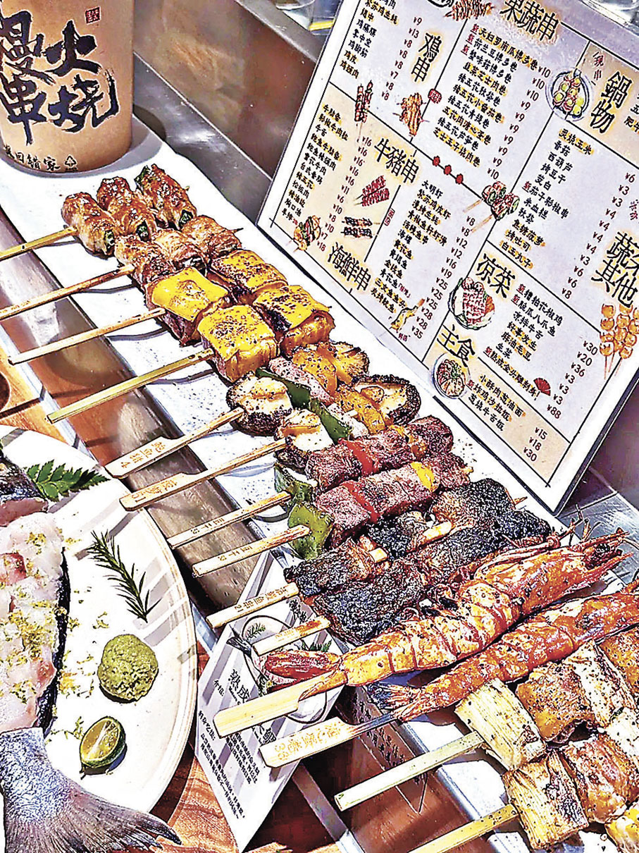 ■串燒種類繁多，各種海鮮及肉類任君選擇。
