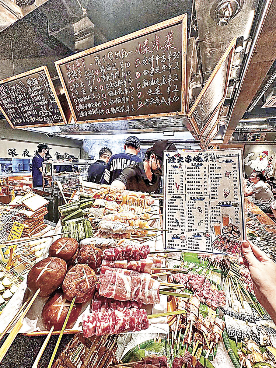 ■食客揀好串燒再交給廚師現烤，保證新鮮。