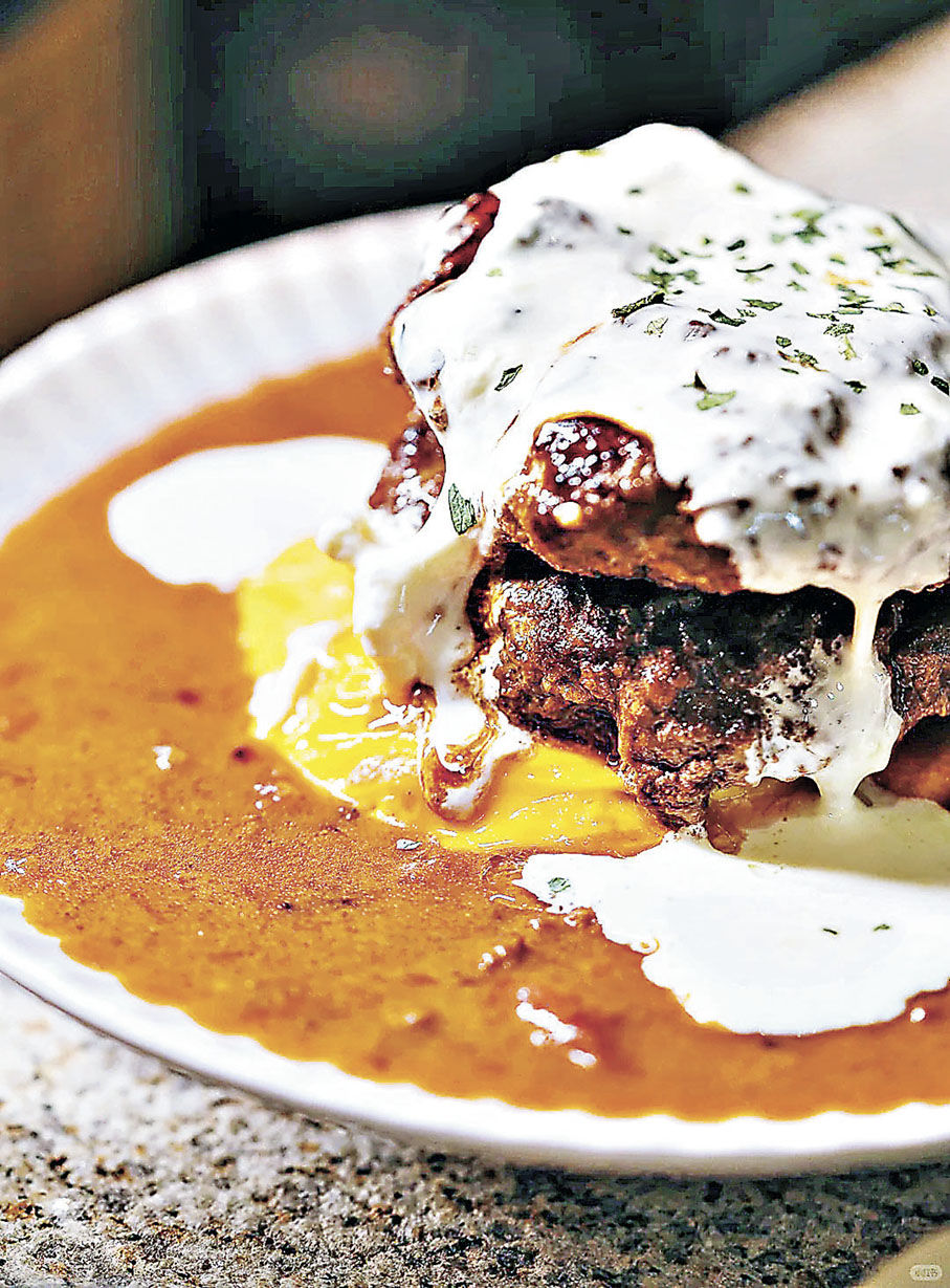 ■瀑布芝士雙層漢堡排咖喱蛋包飯令人忘卻卡路里。