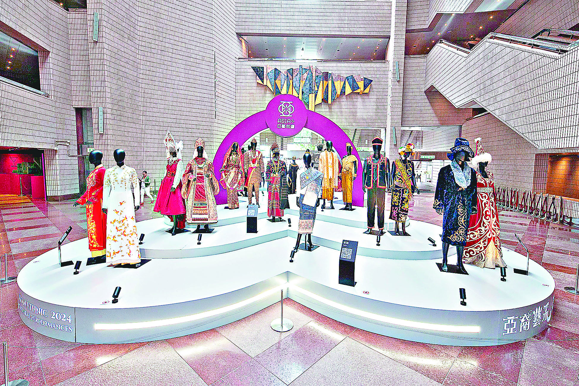 ■「盛舞動影－民族服飾展」。