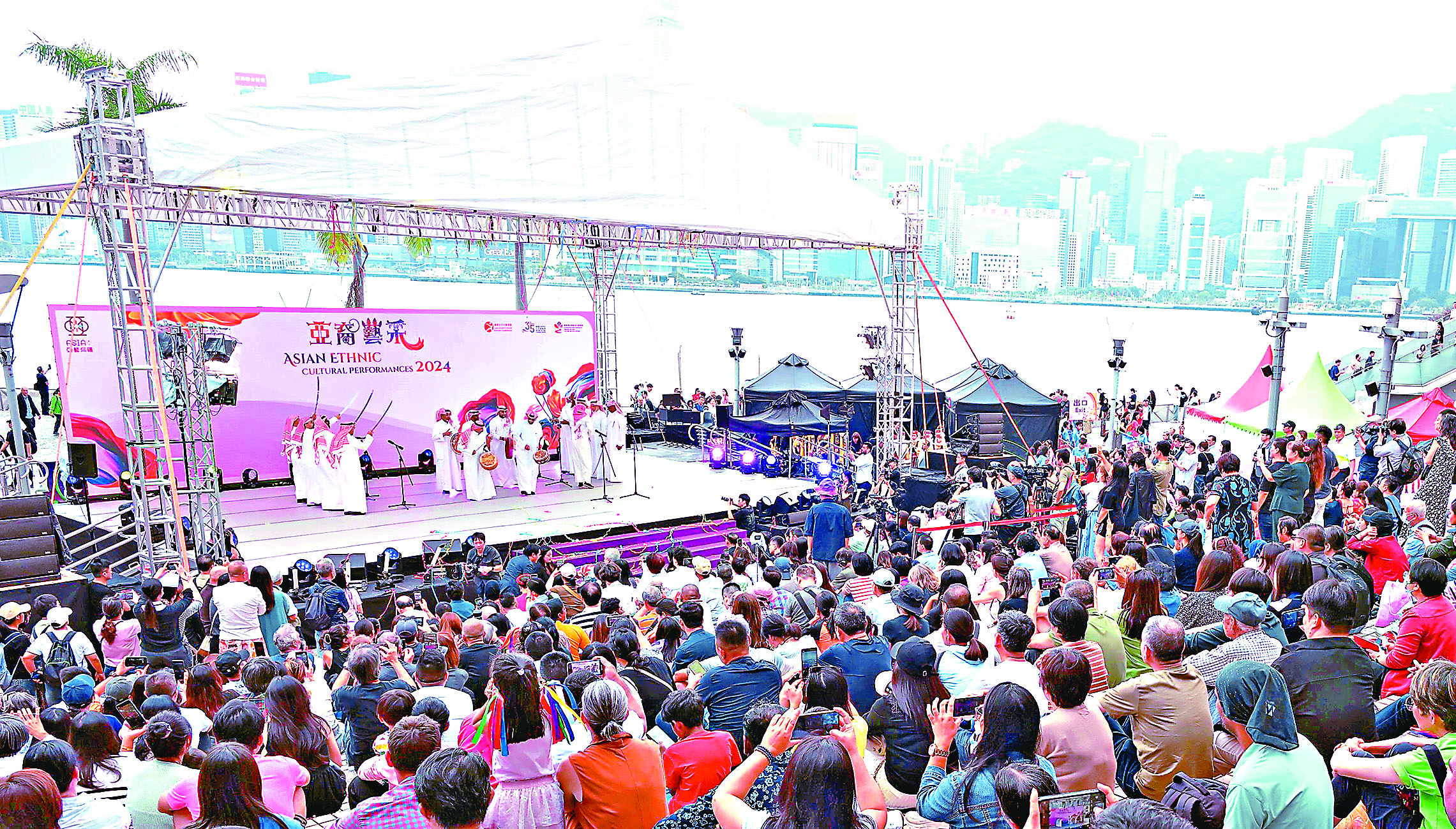 ■不同民族風格多樣的舞蹈和音樂表演。