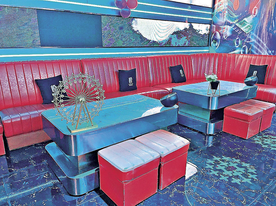 ■悅派對的VIP房環境寬敞，空間感十足。