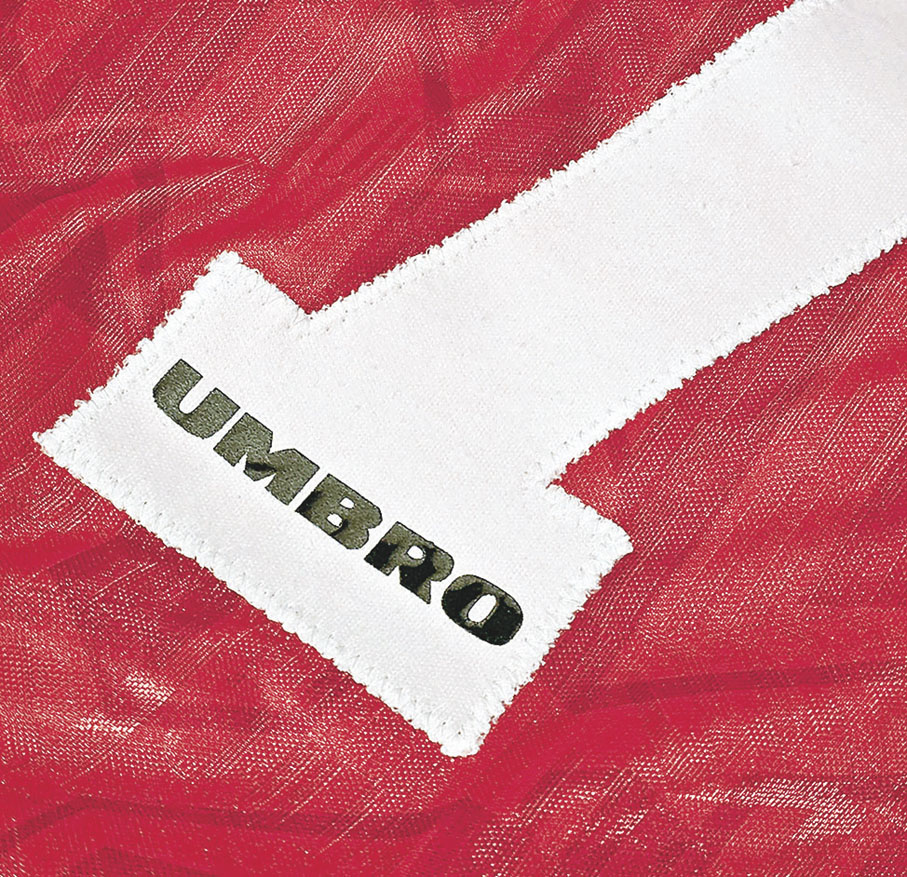 ■英超初期的落場版球衣，使用車線的布製背號。