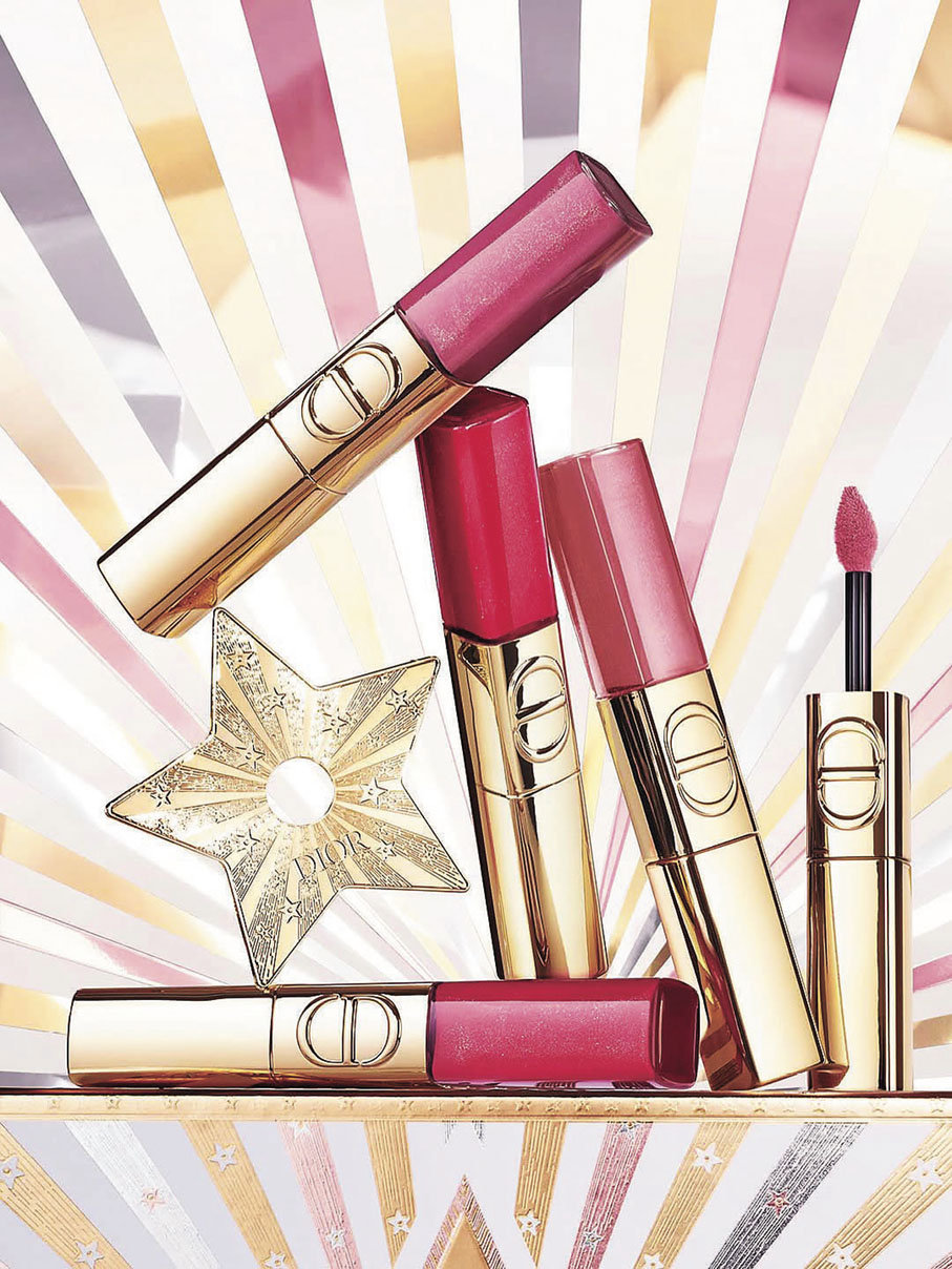 ■傲姿持色雙效閃亮唇釉，打造華麗妝容。