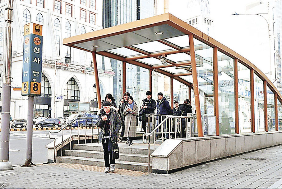 ■首爾地鐵3號線新沙洞站可直達銀杏樹街道。