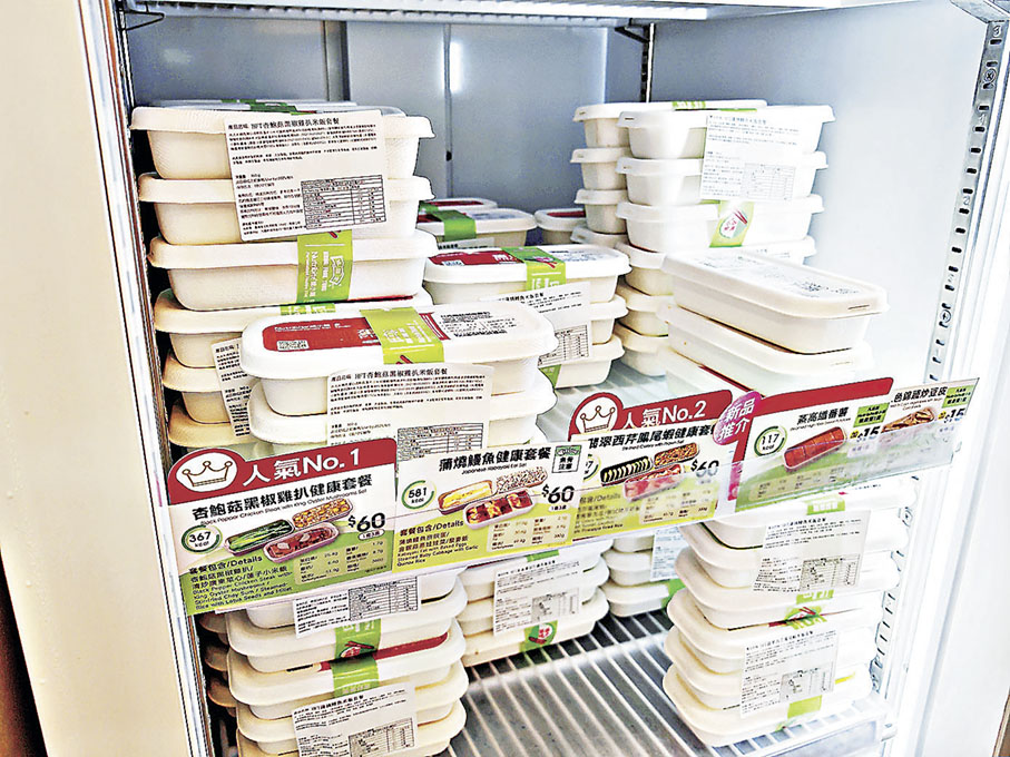 ■「鴻小飯堂」的健康兩餸飯很受打工仔歡迎。