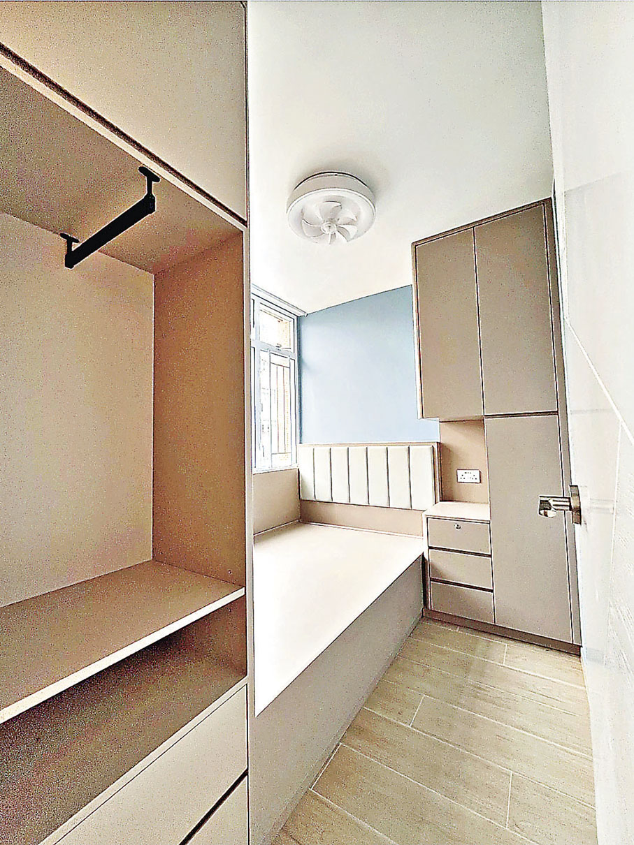 ■房間放置了兩組裝飾及收納櫃。