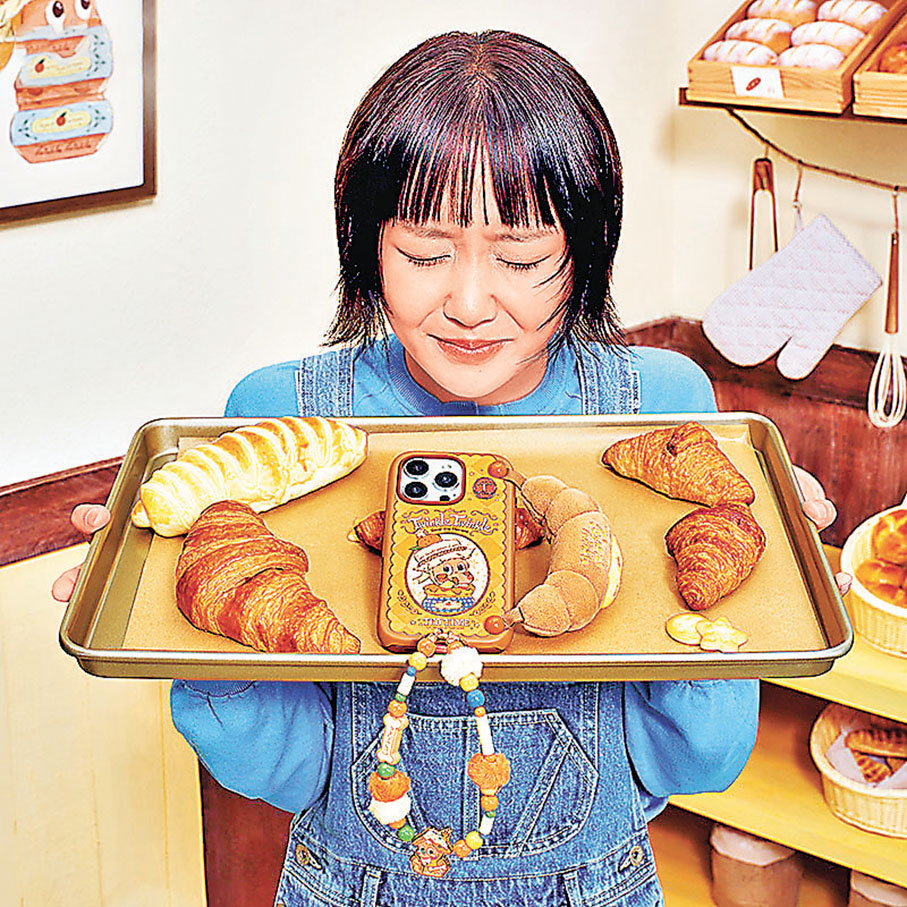 ■牛角包造型毛絨手把很逼真。