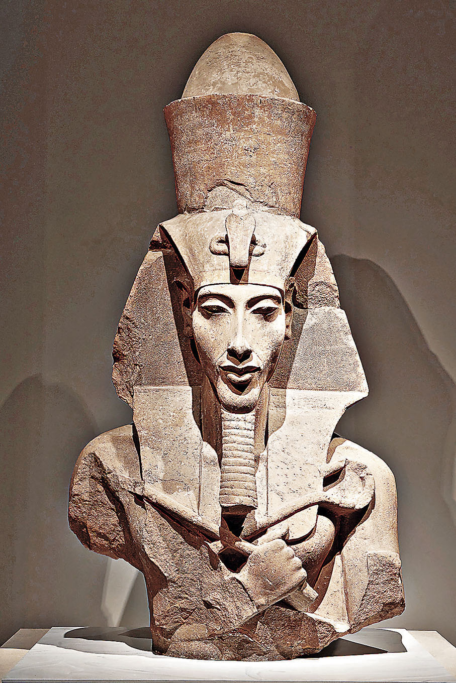 ■展品之一的阿肯那頓巨像。