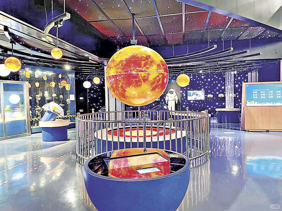 ■科技館讓參觀者認識太陽系。 小紅書@彩虹屁卷媽