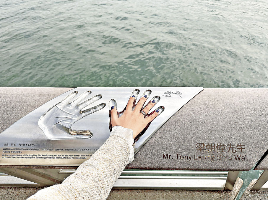 ■星光大道必拍的手印照。