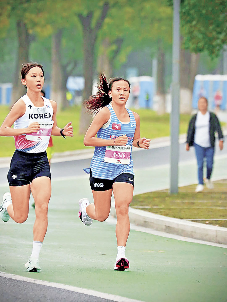 ■黃卓寧（右）於東亞半馬拉松錦標賽成績大突破。