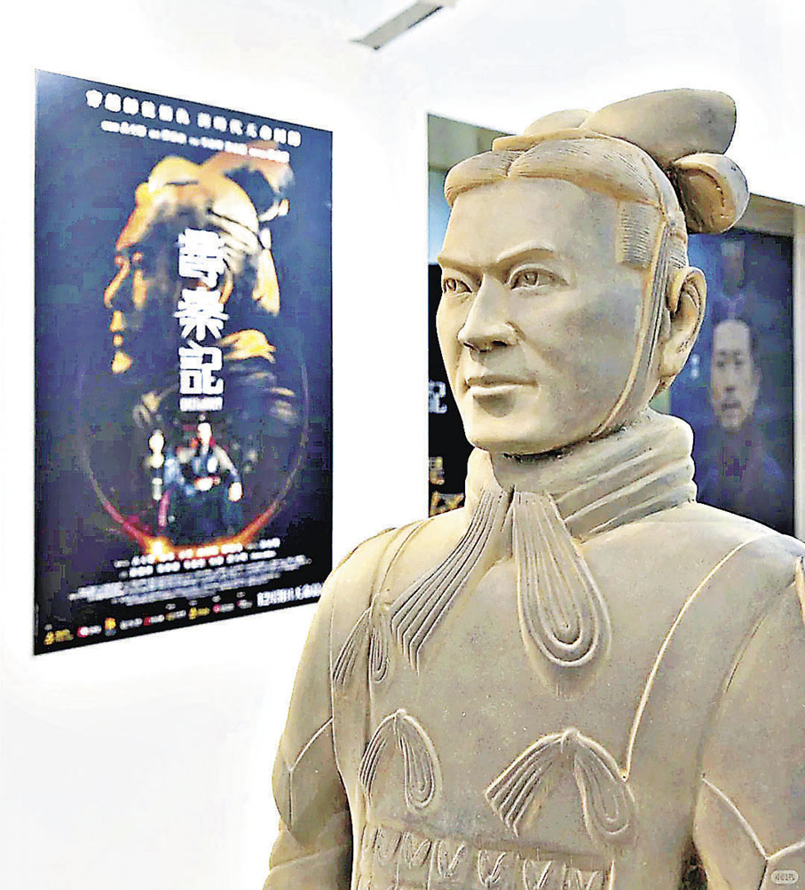 ■「仿兵馬俑」複製品。