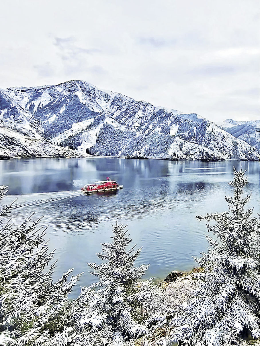 ■寒冬下的天山天池景色美如畫。小紅書@凌熙