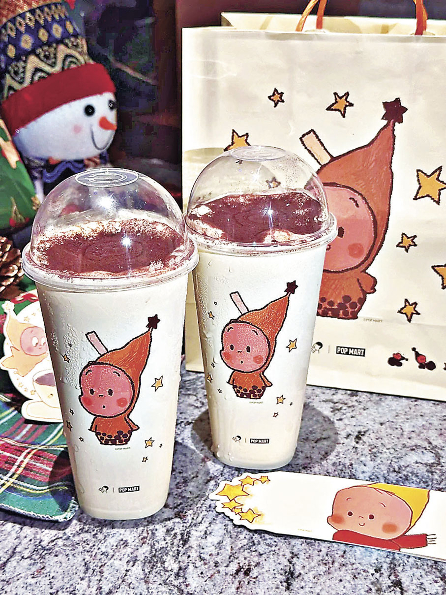 ■HEYTEA與星星人聯名的茶飲包裝好得意。