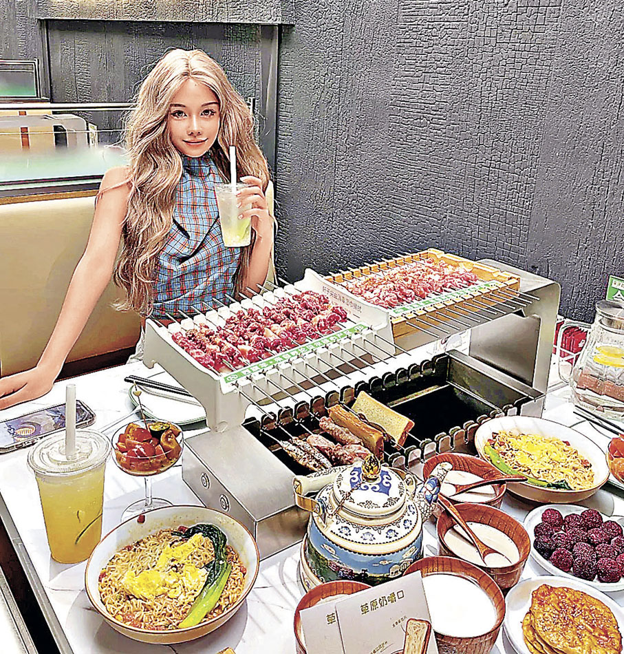 ■邊食羊肉及牛肉串邊嘆凍飲，絕配。  小紅書@雪疆