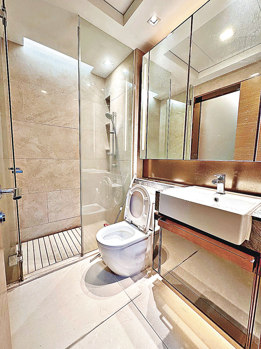 ■浴室採用淋浴間。