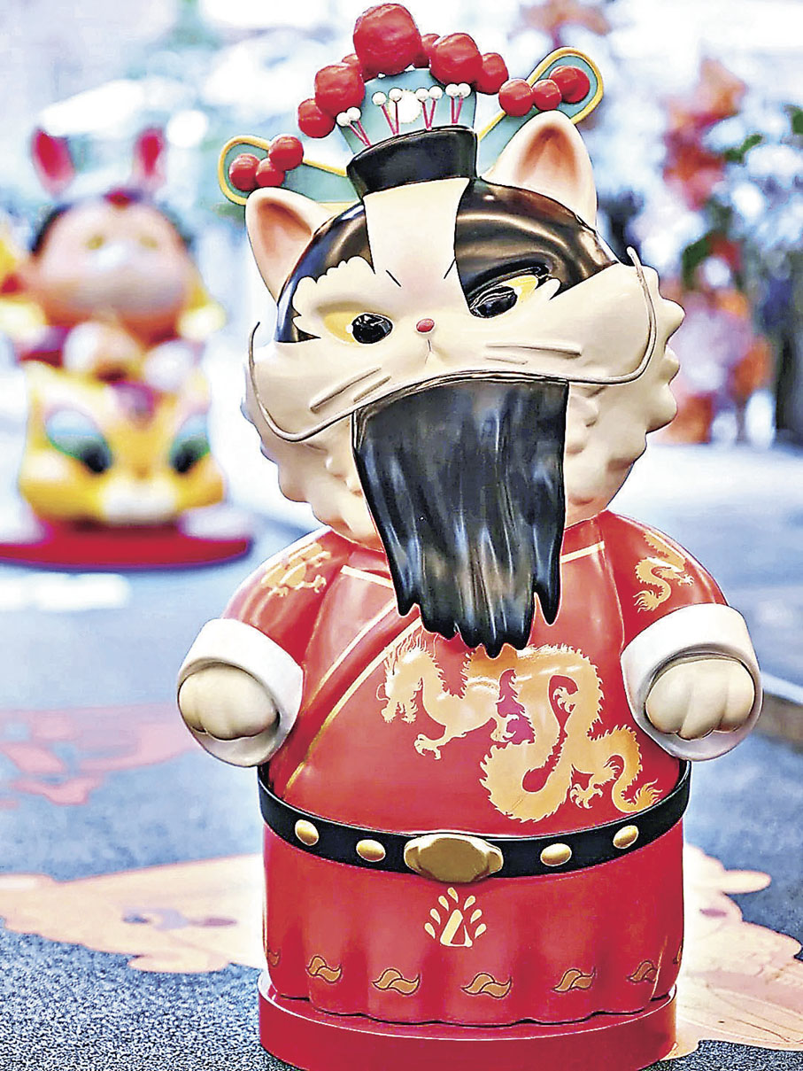 ■馬年來臨前摸摸財神貓貓，好運自然來。