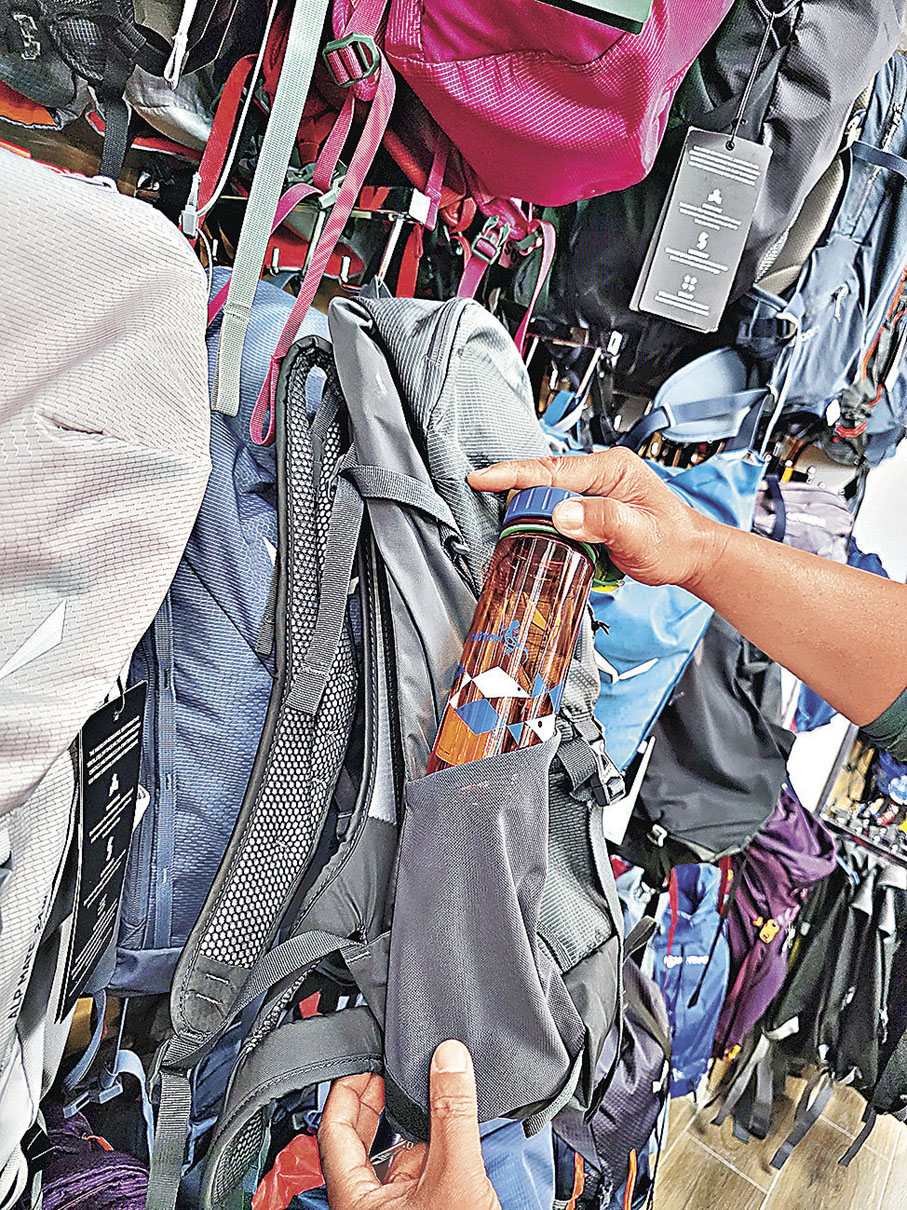 ■背包亦應有位放置水樽等物資。