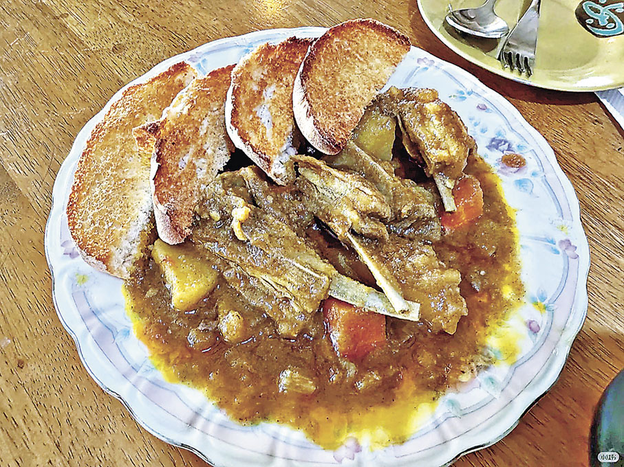 ■黑白豬咖喱屋的招牌尼泊爾咖喱。