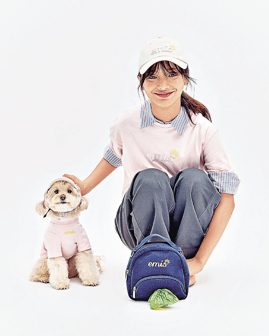 ■愛寵與主人一起穿上同款Emis Cap帽。