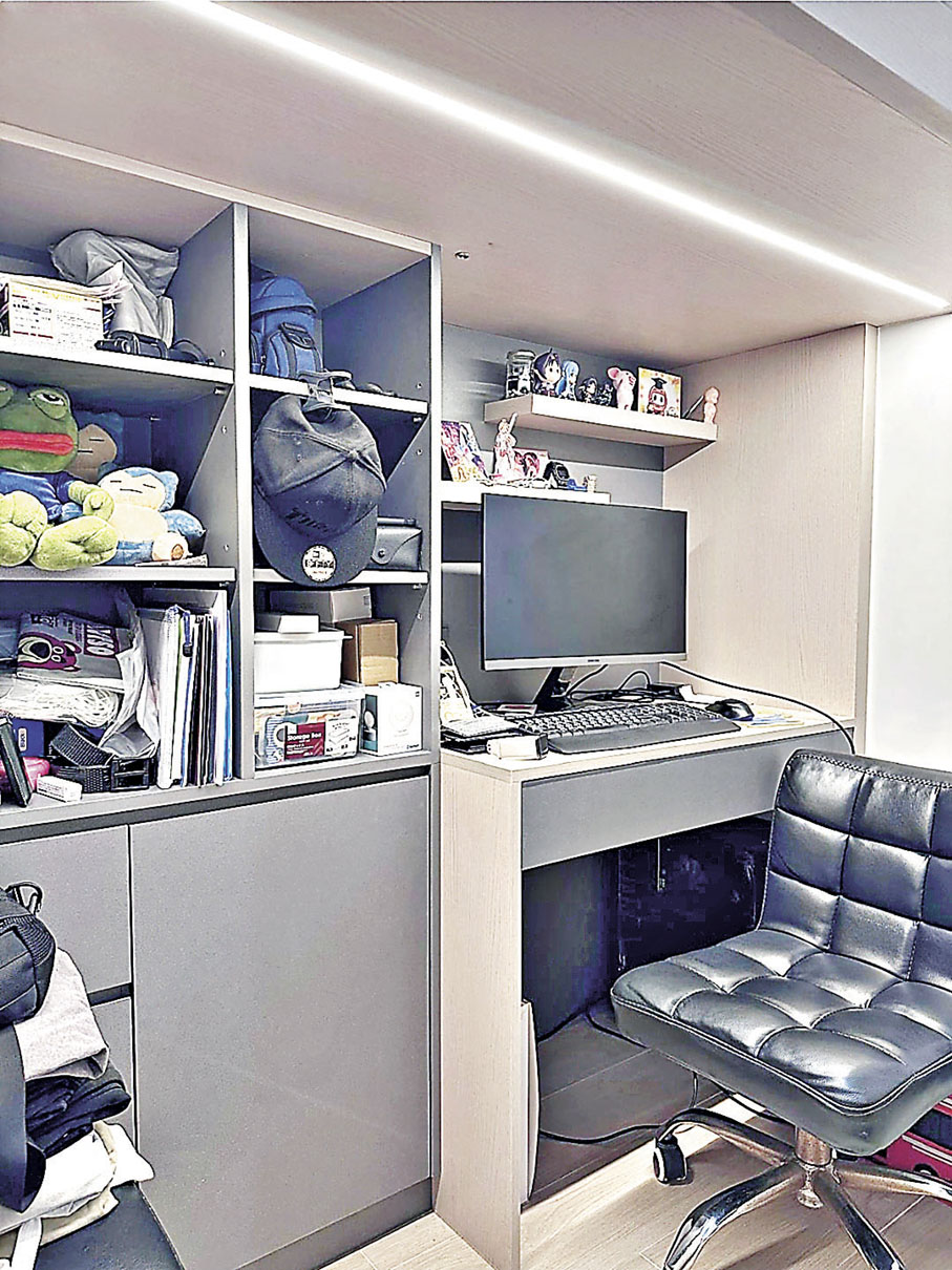 ■書桌和書架收納櫃混成一體。