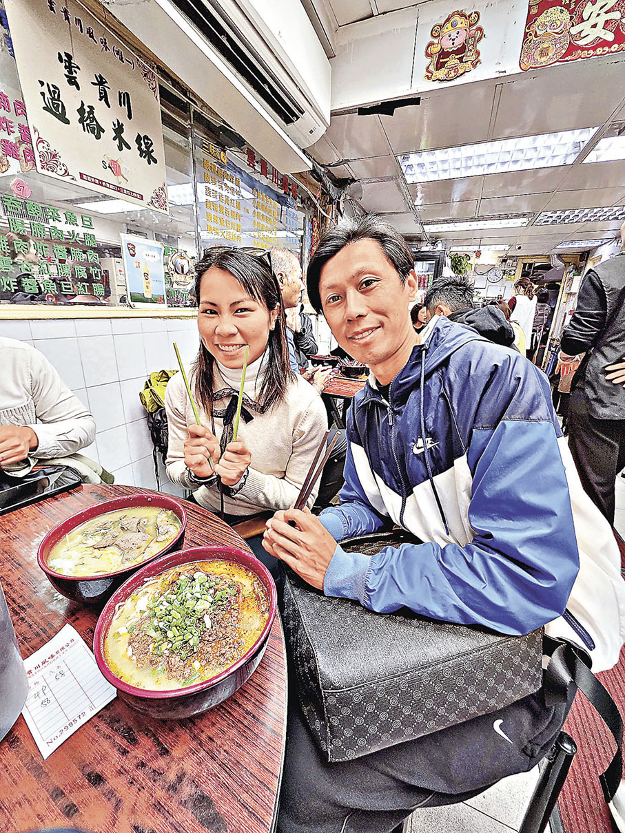 ■姚潔貞（左）與陳家豪對這裏的米線讚不絕口。