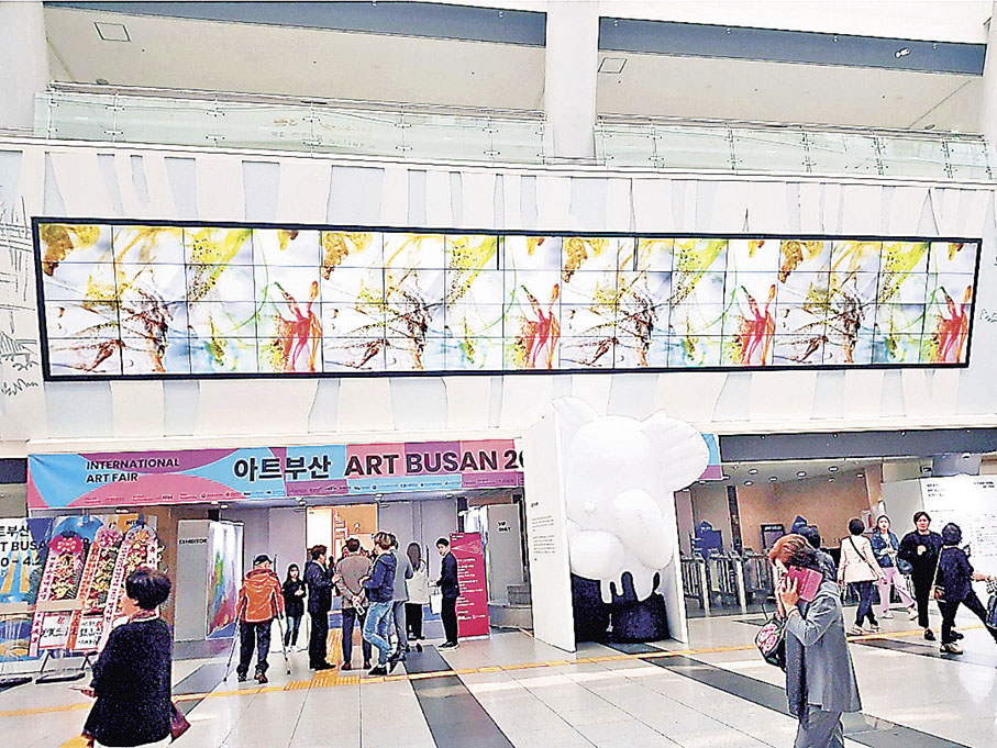 ■權賢珍將靜態畫面化為屏幕影片，呈現色彩的生命力。