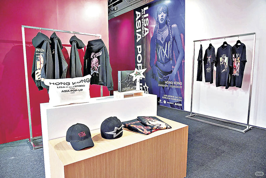 ■LISA期間限定店周邊。