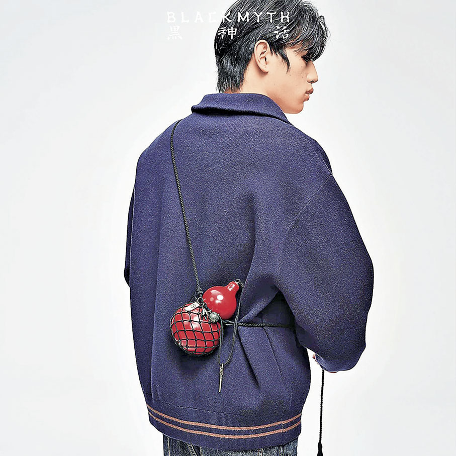 ■葫蘆水壺可斜挎。