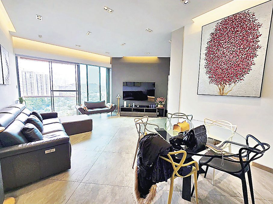 ■巨型大廳寬敞，客飯廳擺設混為一體。