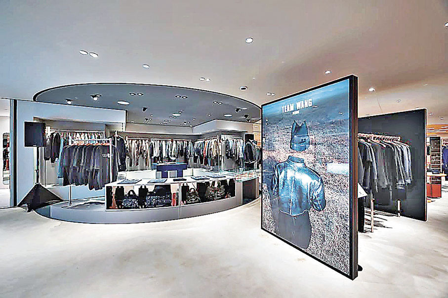 ■JOYCE的線下門店有售「Team Wang」香港系列。