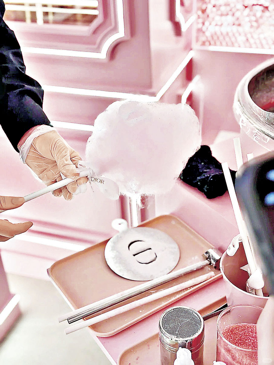 ■購物滿指定金額，可以參加棉花糖工作坊。