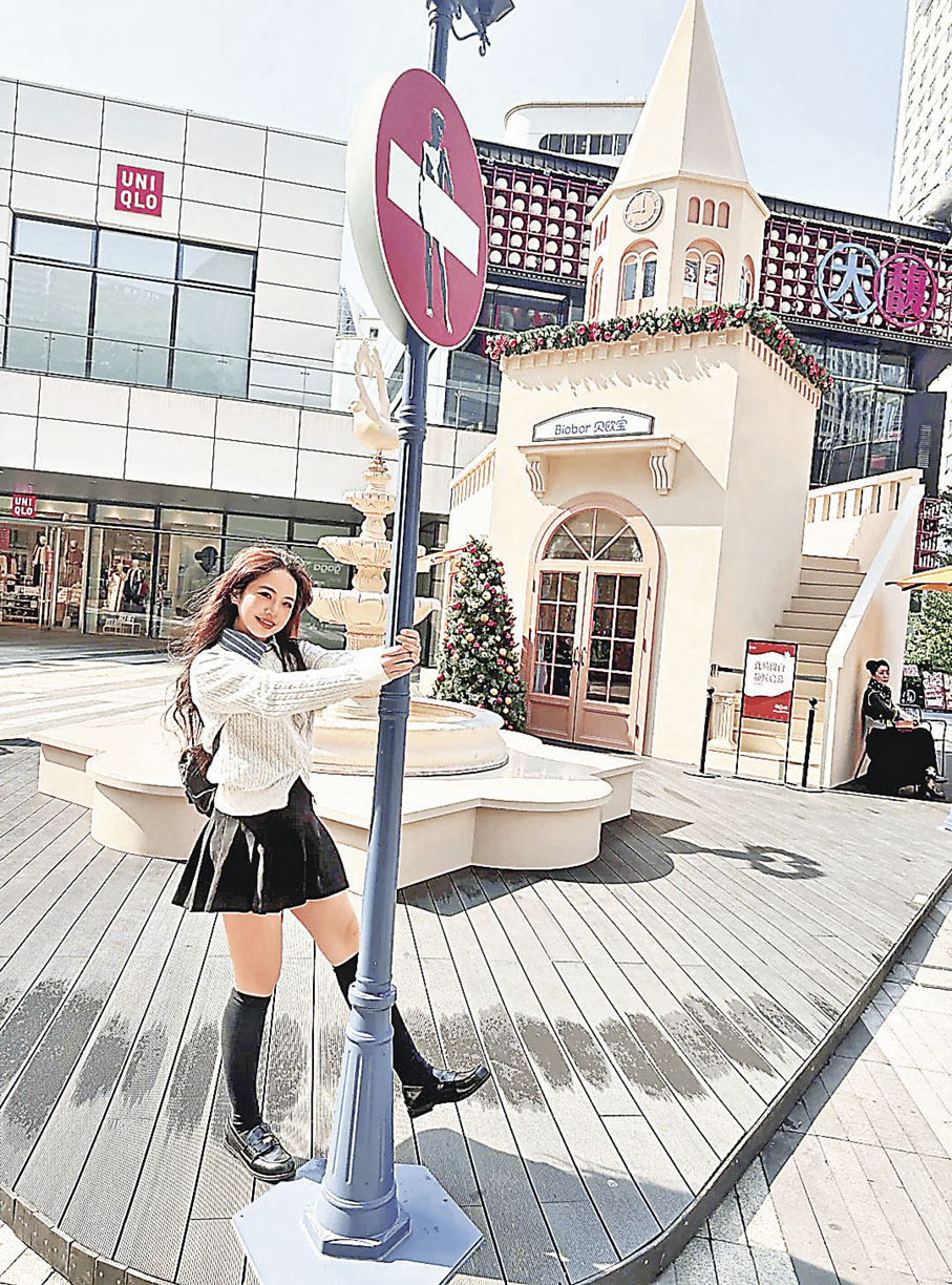 ■路牌、水池及復古建築，如置身歐陸街頭。 小紅書@余小蛋